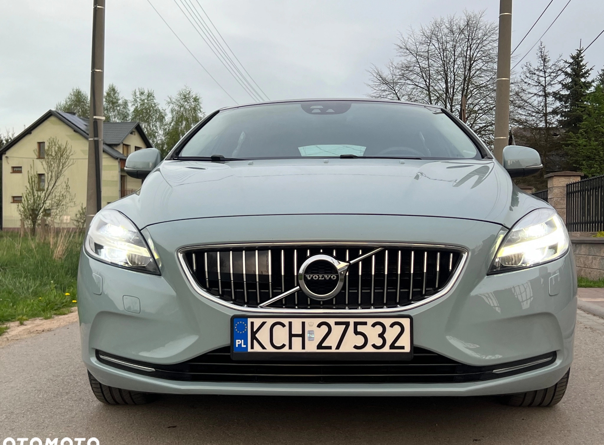 Volvo V40 cena 59900 przebieg: 165500, rok produkcji 2017 z Chrzanów małe 781